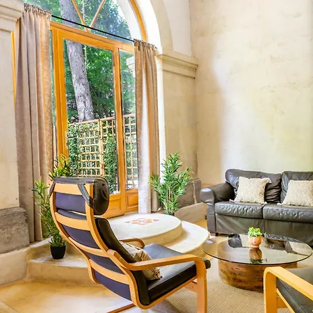 5 Family With Pool & Large Garden In Historic Convent ペズナ