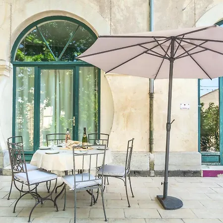5 Family With Pool & Large Garden In Historic Convent Feriehus