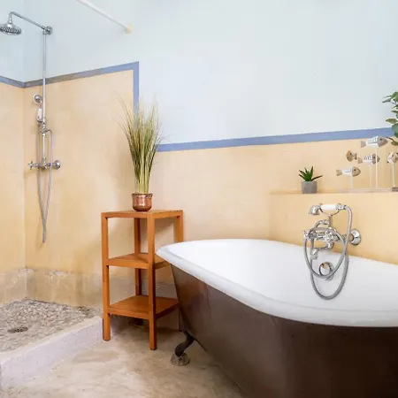 5 Family With Pool & Large Garden In Historic Convent ペズナ