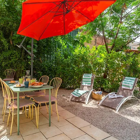 Vakantiehuis 5 Family With Pool & Large Garden In Historic Convent Pézenas