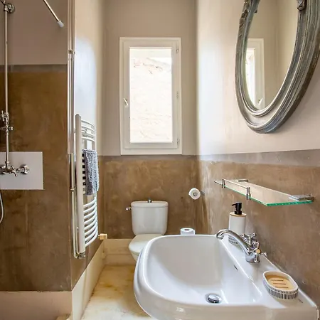 5 Family With Pool & Large Garden In Historic Convent Vakantiehuis