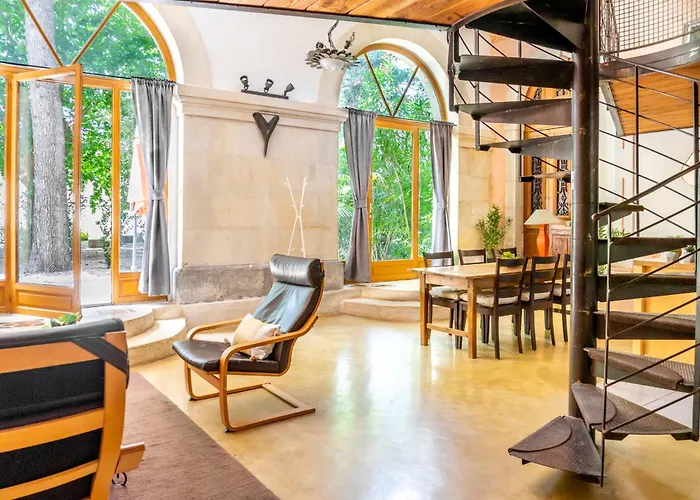 5 Family With Pool & Large Garden In Historic Convent Semesterbostad