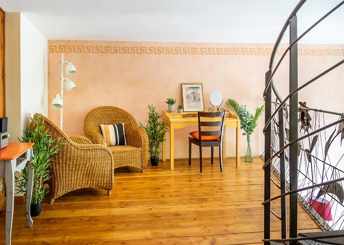 5 Family With Pool & Large Garden In Historic Convent Semesterbostad *