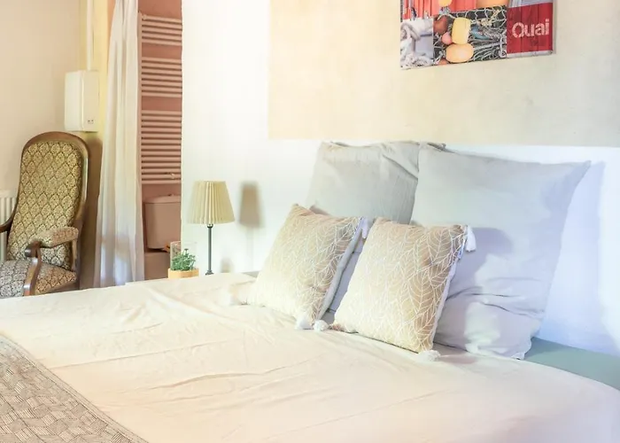5 Family With Pool & Large Garden In Historic Convent Semesterbostad